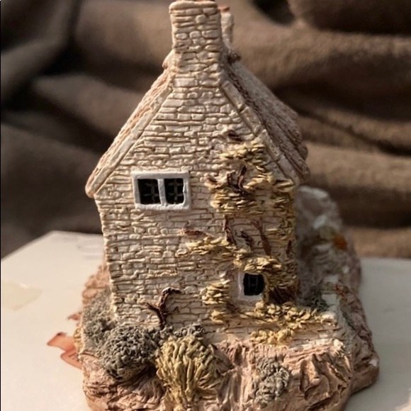 LilliPut Lane 1989 Miniature Masterpiece Handmade-Cobbler Cottage - Picture 7 of 10